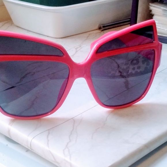 🔥Moschino Pink Sunglasses - Picture 2 of 8
